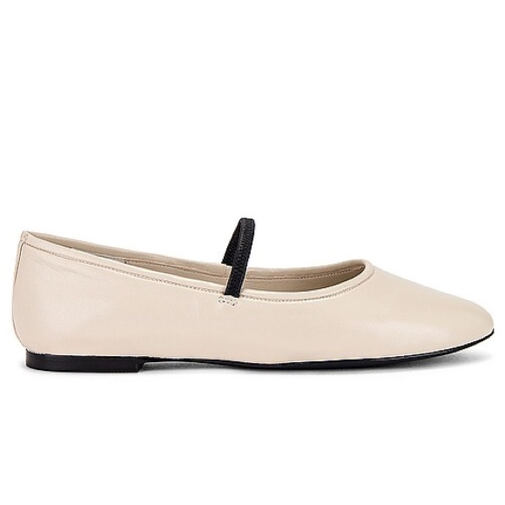 Revolve RAYE Joli Flat in Ivory / Black size 6